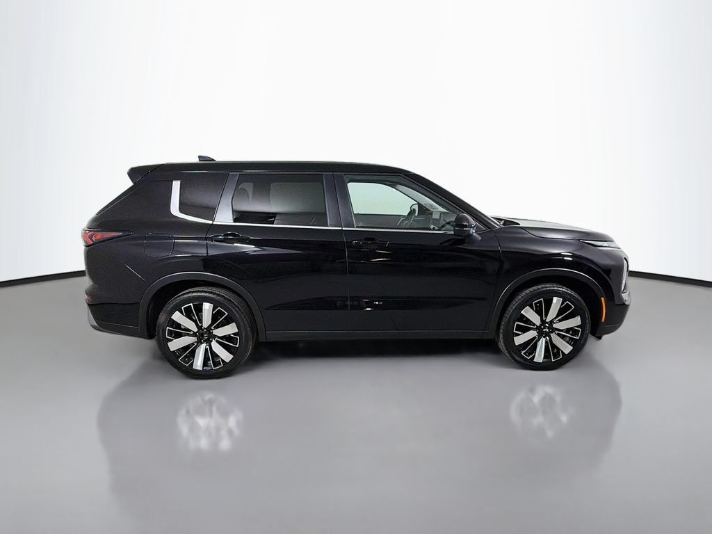 Used 2025 Mitsubishi Outlander AWD image 5