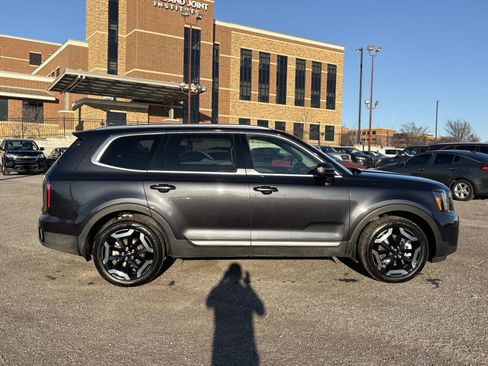 Used 2025 Kia Telluride EX w/ EX Captain's Chair Package image 8