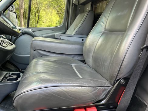 Used 2005 Dodge Sprinter 2500 w/ Cooling Group RWD image 12