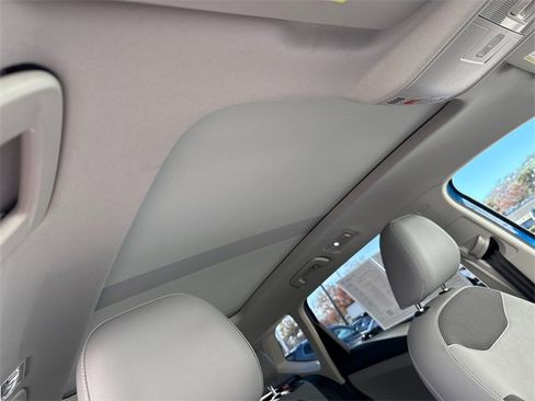 Certified 2023 Volkswagen Taos SE w/ Panoramic Sunroof Package image 14