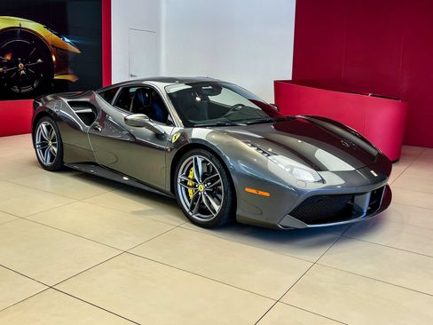 Used 2017 Ferrari 488 GTB RWD image 1