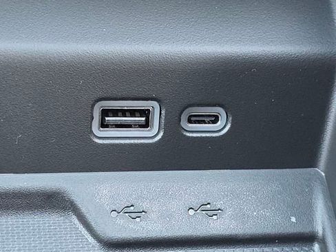 New 2026 Chevrolet Suburban LS image 5