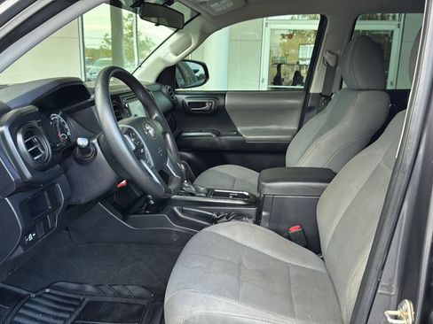 Used 2017 Toyota Tacoma SR5 image 8
