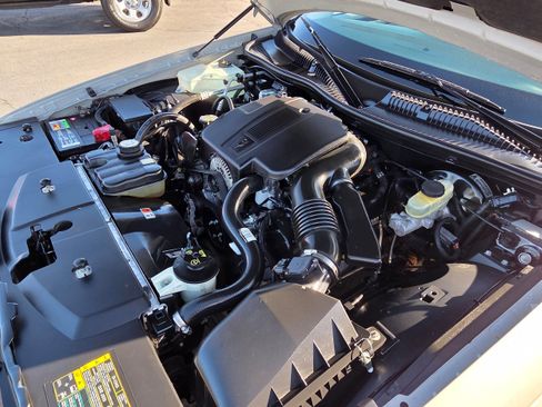 Used 2004 Lincoln Town Car Signature image 25