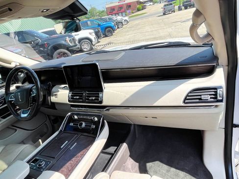 Used 2018 Lincoln Navigator Select w/ Technology Package image 9