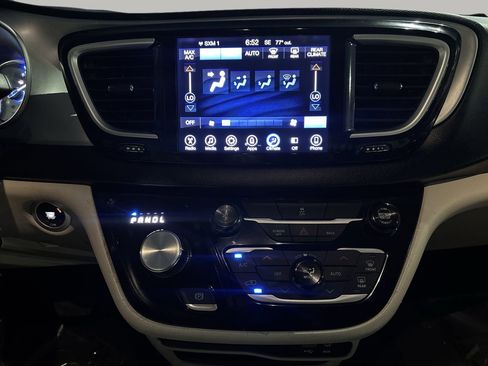 Used 2017 Chrysler Pacifica Touring Plus image 15