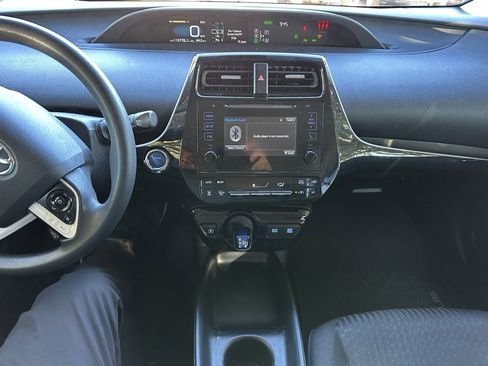 Used 2018 Toyota Prius Two image 11