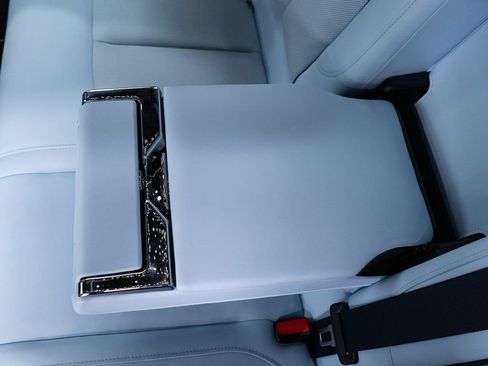 Certified 2025 Rolls-Royce Cullinan AWD/4WD image 28