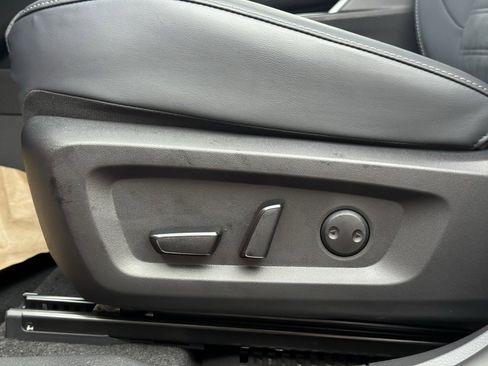 Used 2025 Mitsubishi Outlander SE image 12