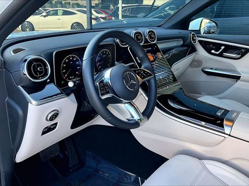 Used 2025 Mercedes-Benz GLC 300 image 17