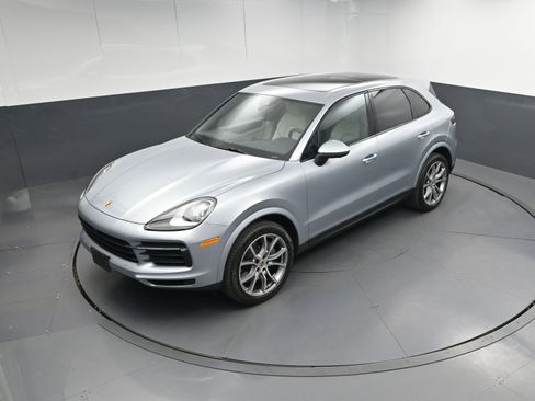 Certified 2022 Porsche Cayenne S image 32