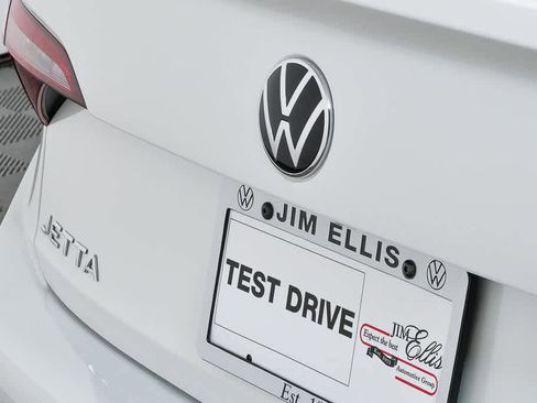Certified 2023 Volkswagen Jetta SE FWD image 35