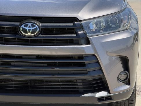 Used 2019 Toyota Highlander SE image 9