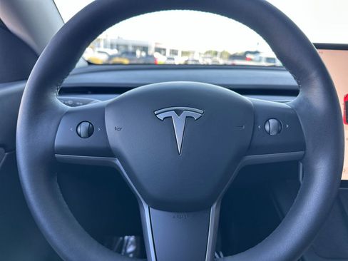 Used 2022 Tesla Model Y Long Range AWD/4WD image 22