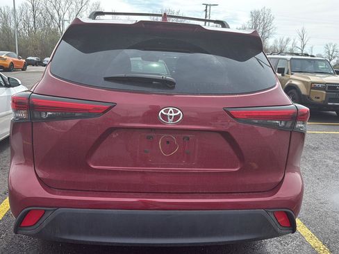 Used 2022 Toyota Highlander XLE image 7