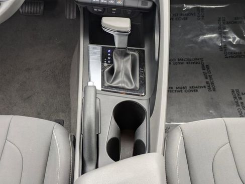 Used 2024 Hyundai Elantra SEL image 19