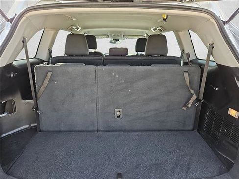 Used 2018 Toyota Highlander LE FWD image 6