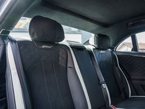 Used 2025 Bentley Flying Spur Plug-In Hybrid image 22