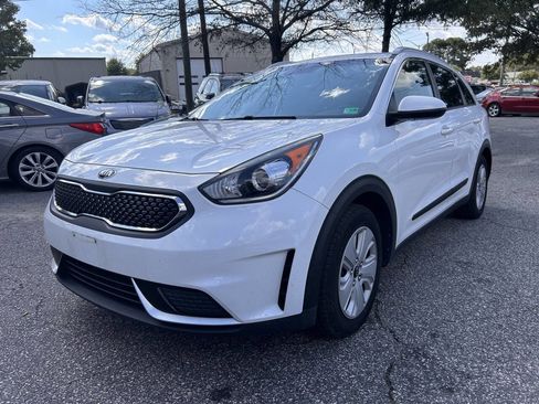 Used 2017 Kia Niro LX image 2