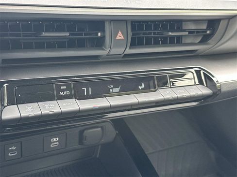 Used 2025 Toyota Prius LE image 21