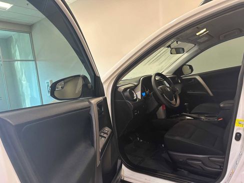 Used 2016 Toyota RAV4 LE image 22