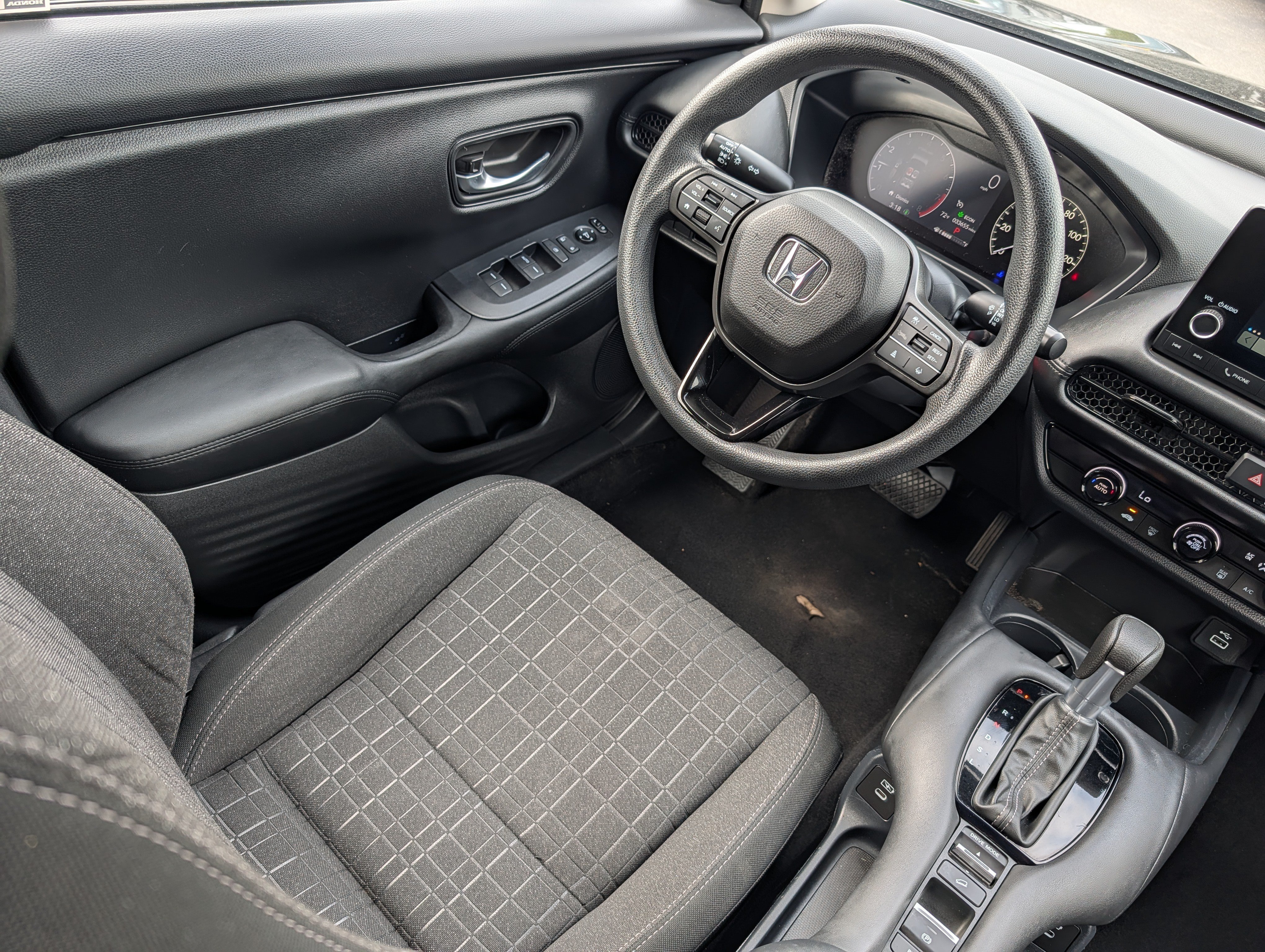 Used 2024 Honda HR-V LX image 9