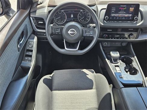 Used 2023 Nissan Rogue SV image 7