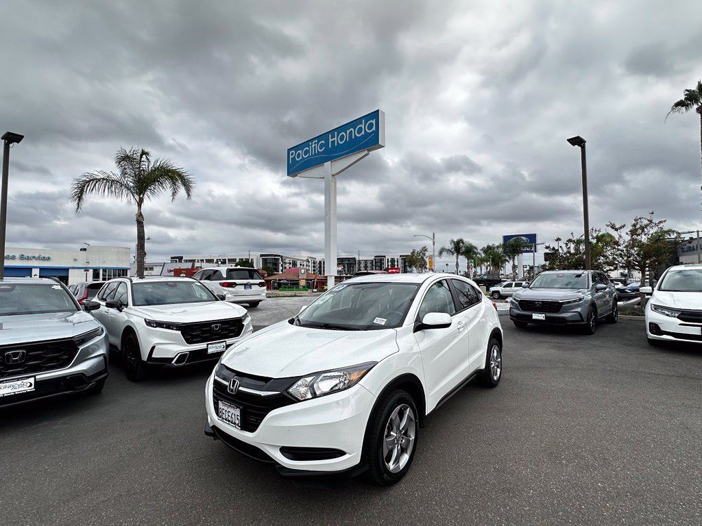Used 2017 Honda HR-V LX image 2