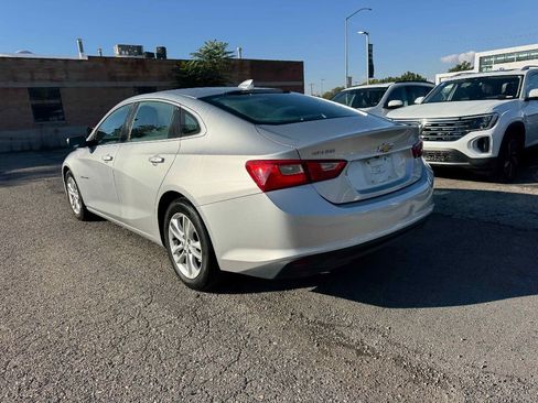 Used 2017 Chevrolet Malibu LT image 3