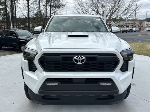Certified 2024 Toyota Tacoma TRD Sport image 3