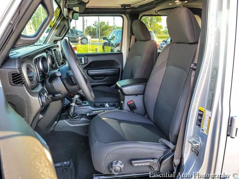 Used 2023 Jeep Gladiator Sport AWD/4WD image 9