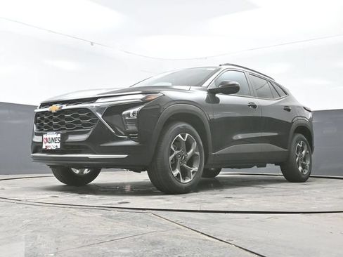 New 2026 Chevrolet Trax LT w/ Driver Confidence Package FWD image 46