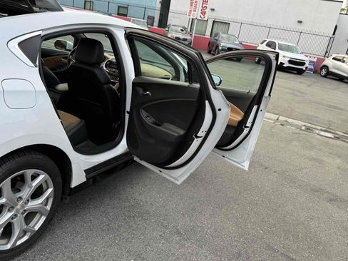 Used 2017 Chevrolet Volt Premier w/ Driver Confidence II Package FWD image 30