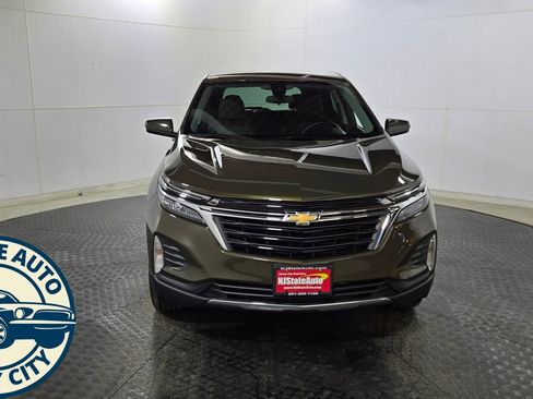 Used 2023 Chevrolet Equinox LT image 2