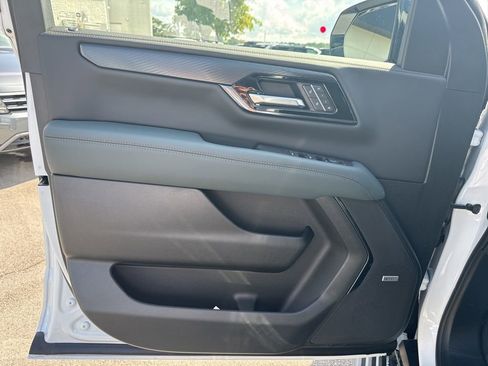 New 2026 GMC Yukon XL AT4 w/ AT4 Premium Plus Package AWD/4WD image 11