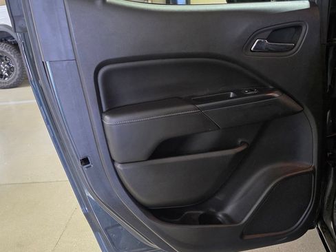 Used 2017 GMC Canyon SLE w/ SLE Convenience Package RWD image 10