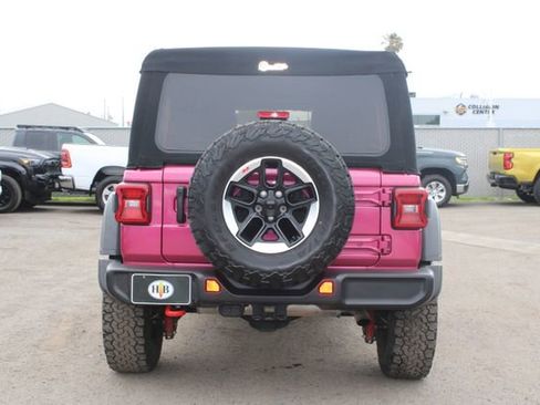 Used 2022 Jeep Wrangler Unlimited Rubicon w/ LED Lighting Group AWD/4WD image 4