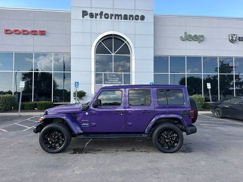 Used 2023 Jeep Wrangler Unlimited Sahara w/ Cold Weather Group AWD/4WD image 5