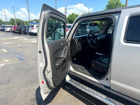 Used 2009 HUMMER H3T Luxury image 13