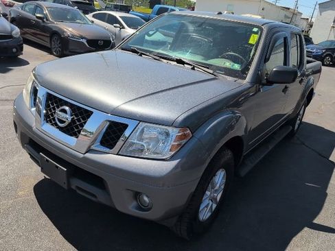 Used 2017 Nissan Frontier SV w/ SV Value Truck Package AWD/4WD image 4