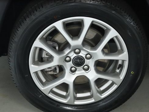 Used 2025 Jeep Compass Limited AWD/4WD image 37