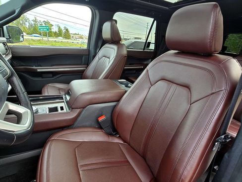 Used 2023 Ford Expedition Limited image 30