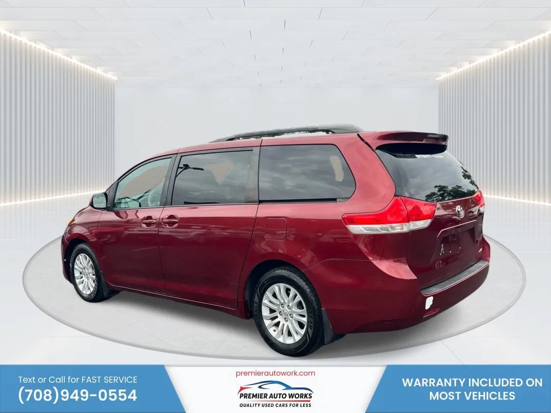 Used 2012 Toyota Sienna XLE w/ Entertainment Pkg FWD image 7