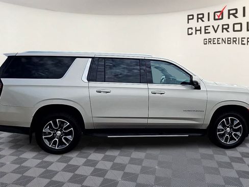 Used 2021 Chevrolet Suburban LT w/ LT Signature Package AWD/4WD image 9