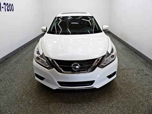 Used 2016 Nissan Altima 2.5 SL w/ Moonroof Package FWD image 2