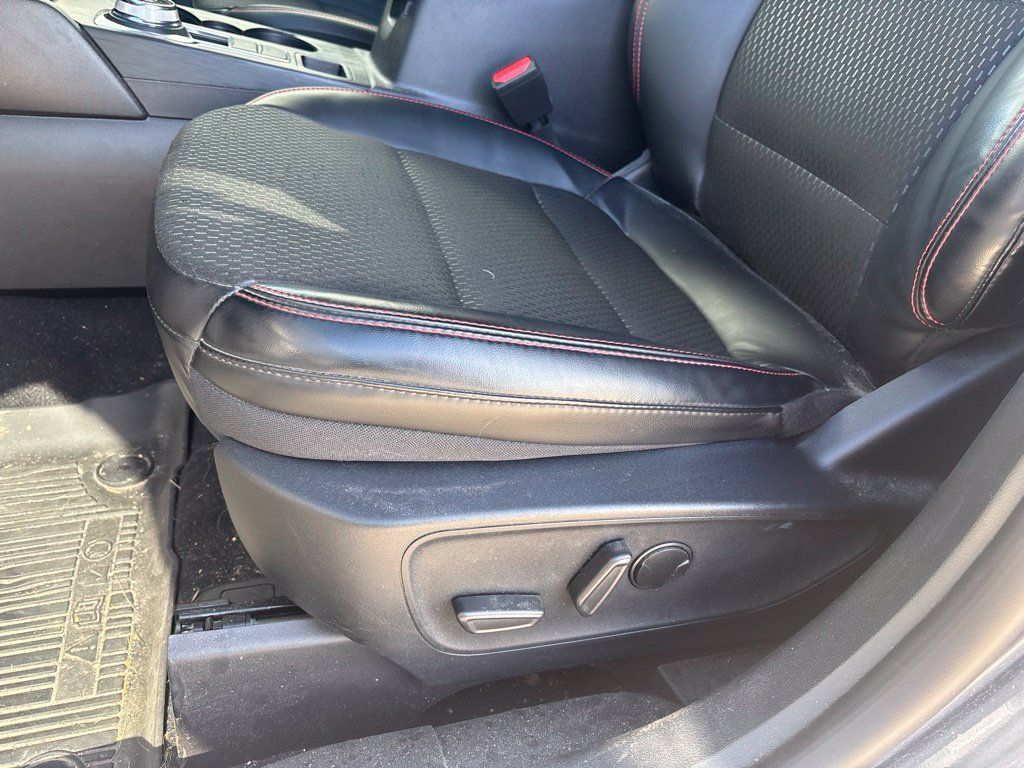 Used 2025 Ford Escape ST-Line w/ Tech Pack #1 AWD/4WD image 12