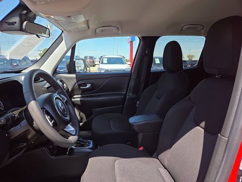 Used 2023 Jeep Renegade Latitude image 13