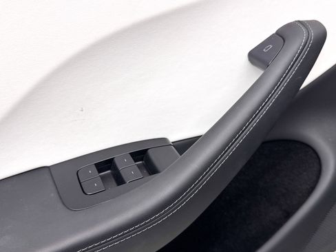 Used 2024 Tesla Model 3 Performance image 31