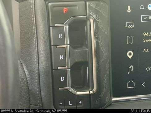 Used 2023 GMC Yukon XL Denali w/ Denali Reserve Package AWD/4WD image 28