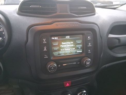 Used 2017 Jeep Renegade Latitude image 5